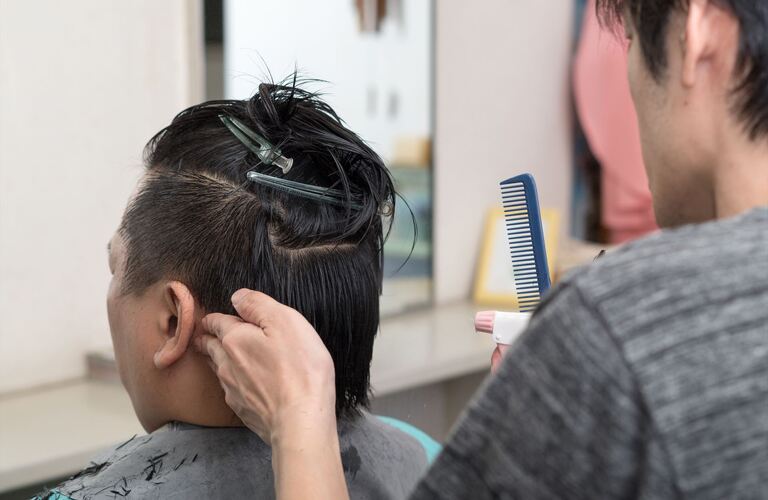 個性的なツーブロックに仕上げるメンズカット | 名古屋市西区の理容室ならmen's salon Vas-y